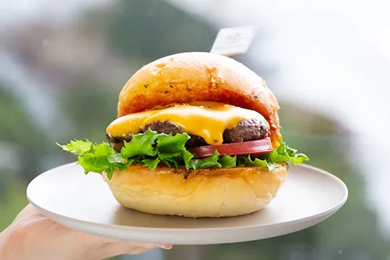 【徳島産阿波牛使用】うずうずバーガー販売中